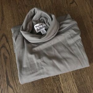 Light olive green tunic, XS, worn once